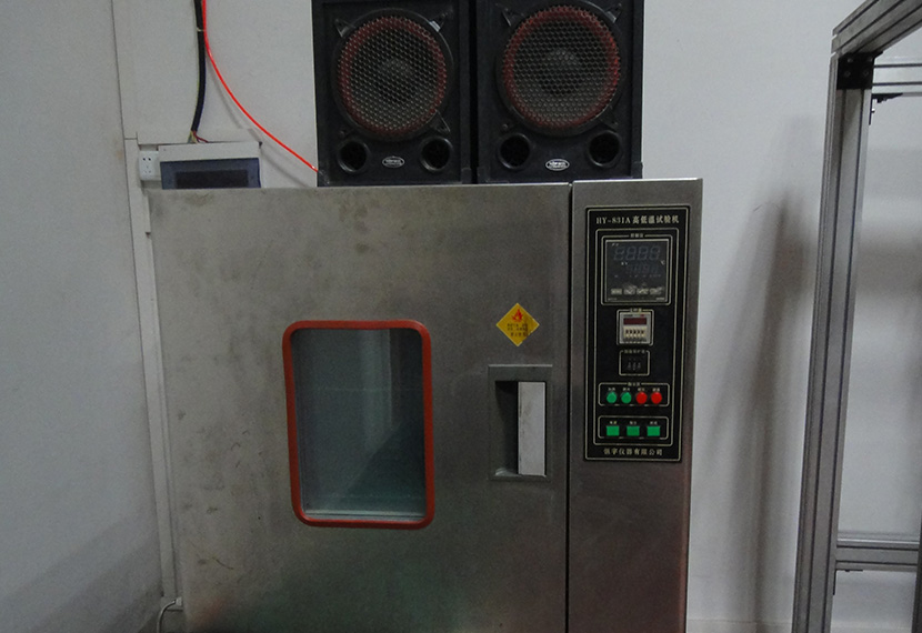 High and low temperature detection